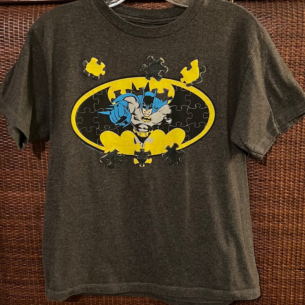 EPIC THREADS “BATMAN” T-SHIRT -  SIZE MEDIUM